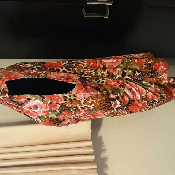 2/$18 American City Wear 3XL Cheetah and Pink Floral Top - Picture 3 of 11